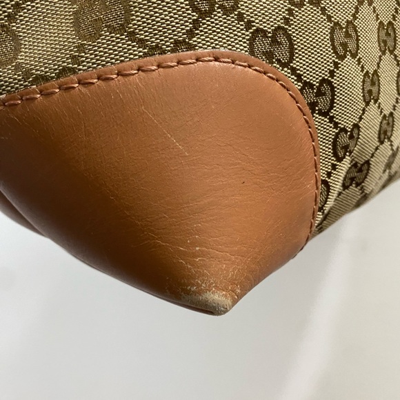 Gucci tote ❤️- signs of wear is visible on the straps and also on the 4 corners - Picture 12 of 17